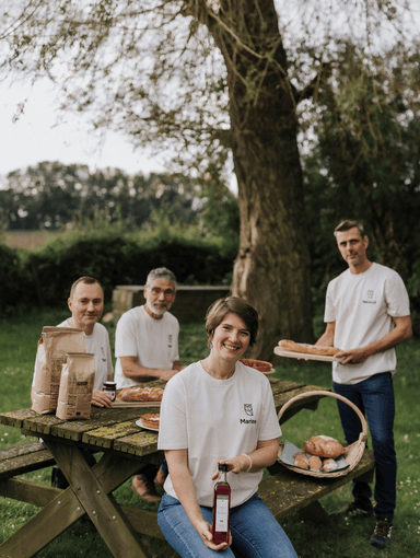 Les producteurs de L'Idée Ferme et leurs produits sur le lieu d'implantation